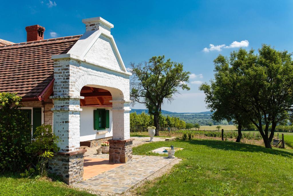 Oereghegyi Apartman Vindornyalak Quarto foto